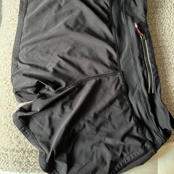 Lululemon run shorts size 4 - Picture 3 of 3
